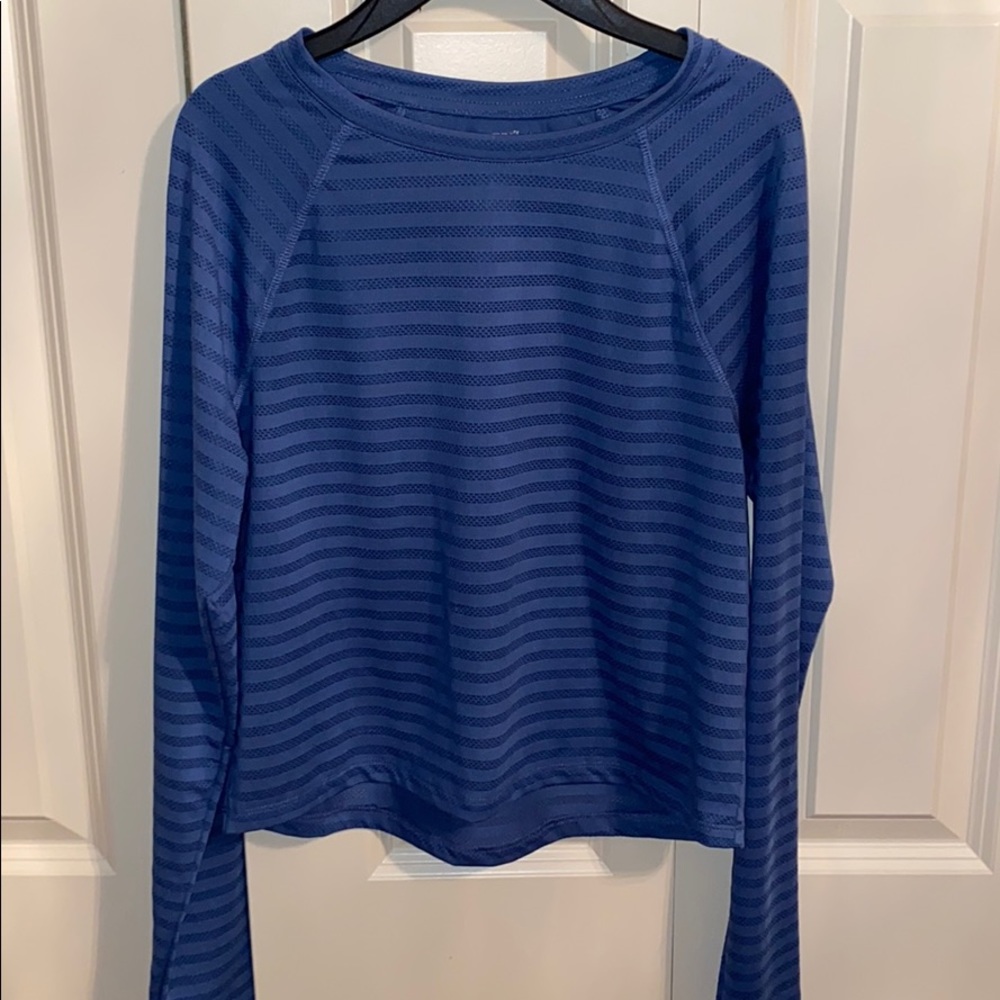 Women’s active top